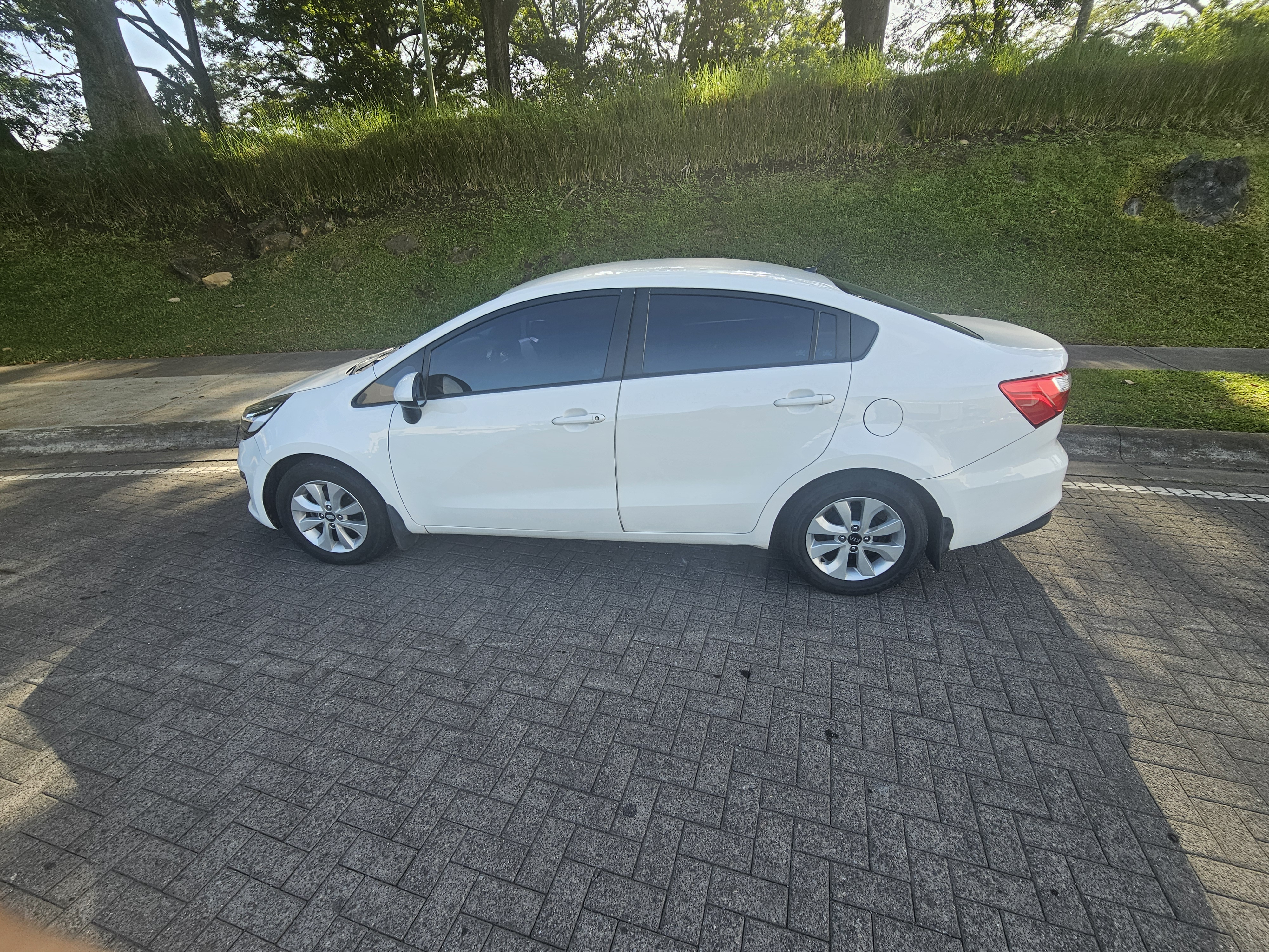 2017 Kia Rio vista 4