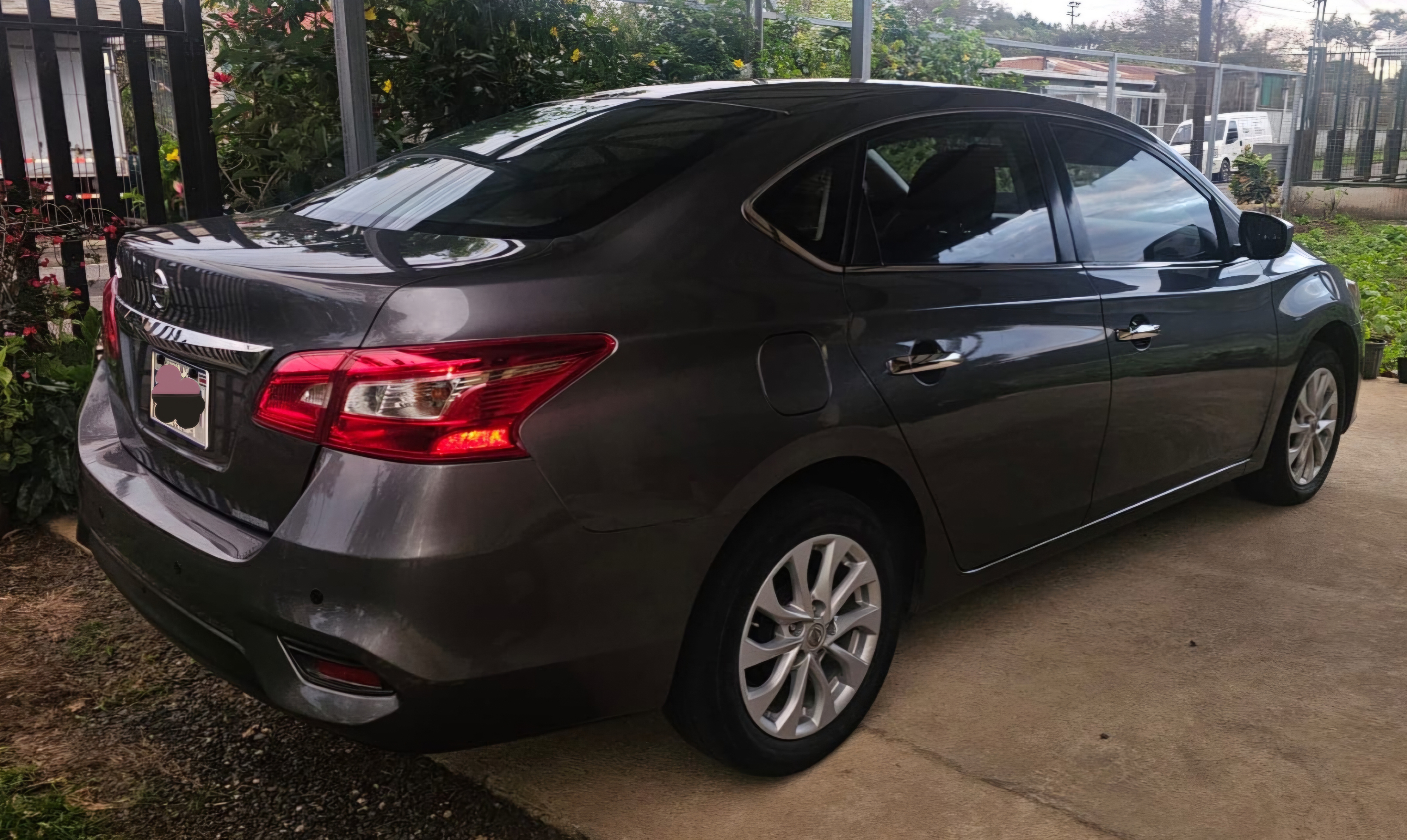 2018 Nissan Sentra vista 4