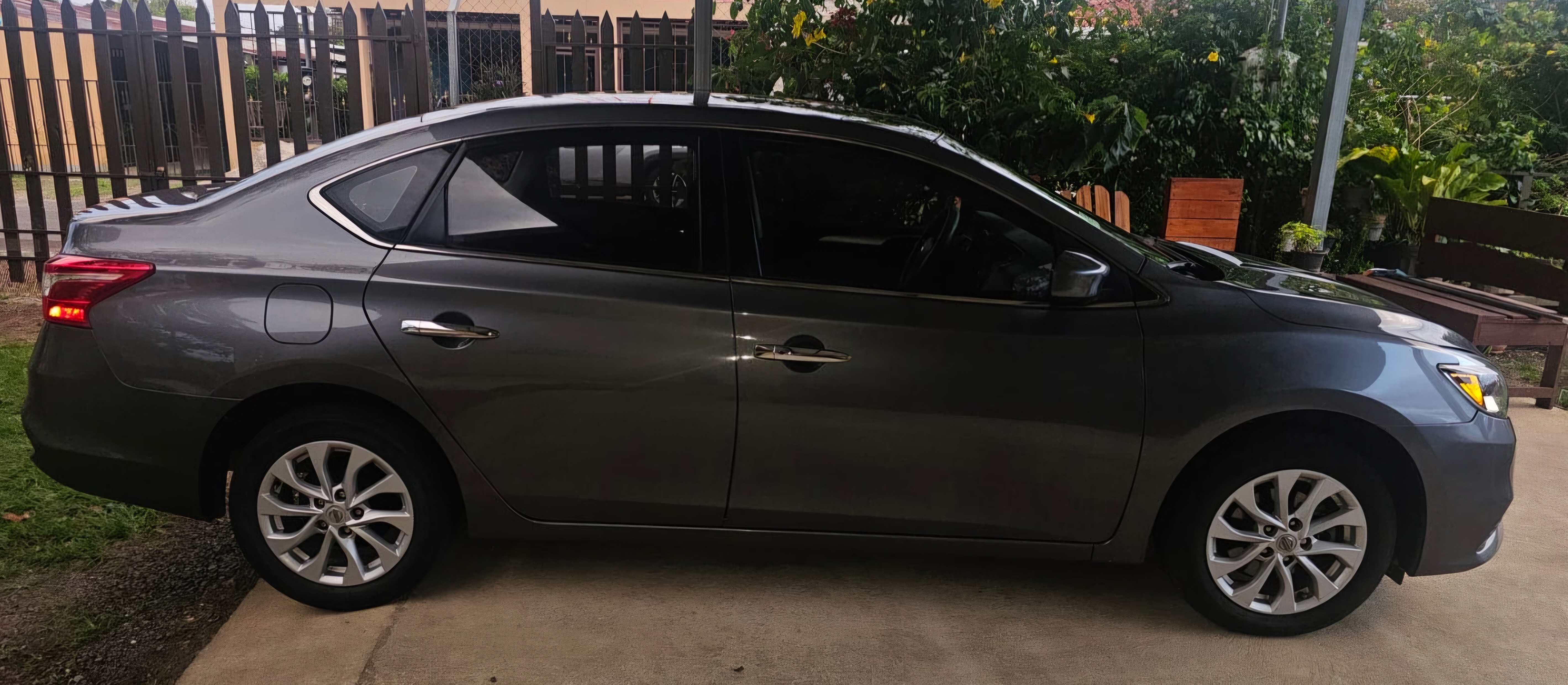 2018 Nissan Sentra vista 3